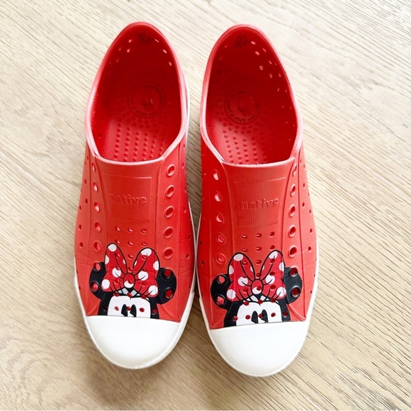 Native x Disney Minnie Mouse Red Jefferson Sneakers - Picture 3 of 8